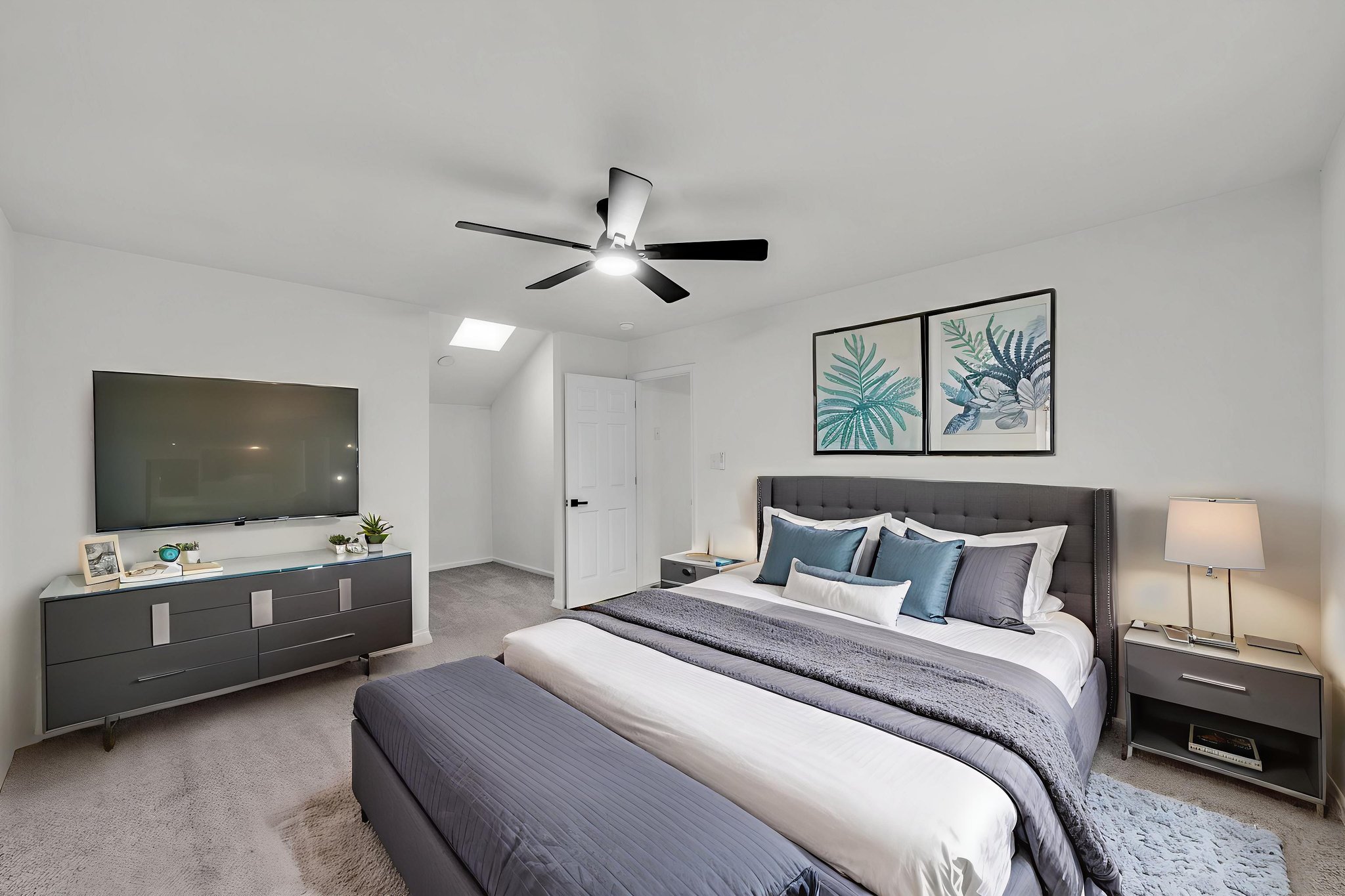 DSC_0014 virtually staged.jpeg