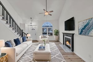 DSC_9909 virtually staged.jpeg