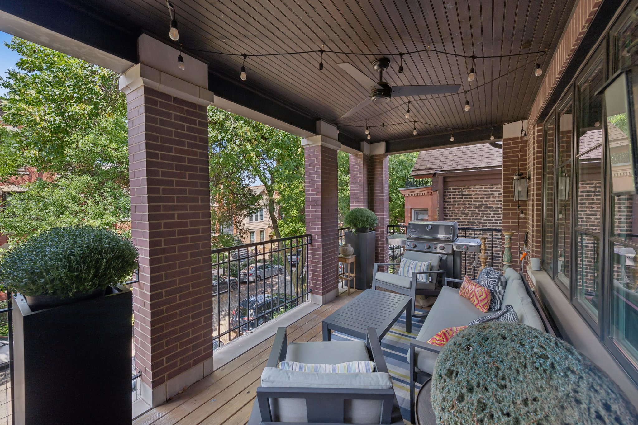 1909 N Bissell St 2_003.jpg
