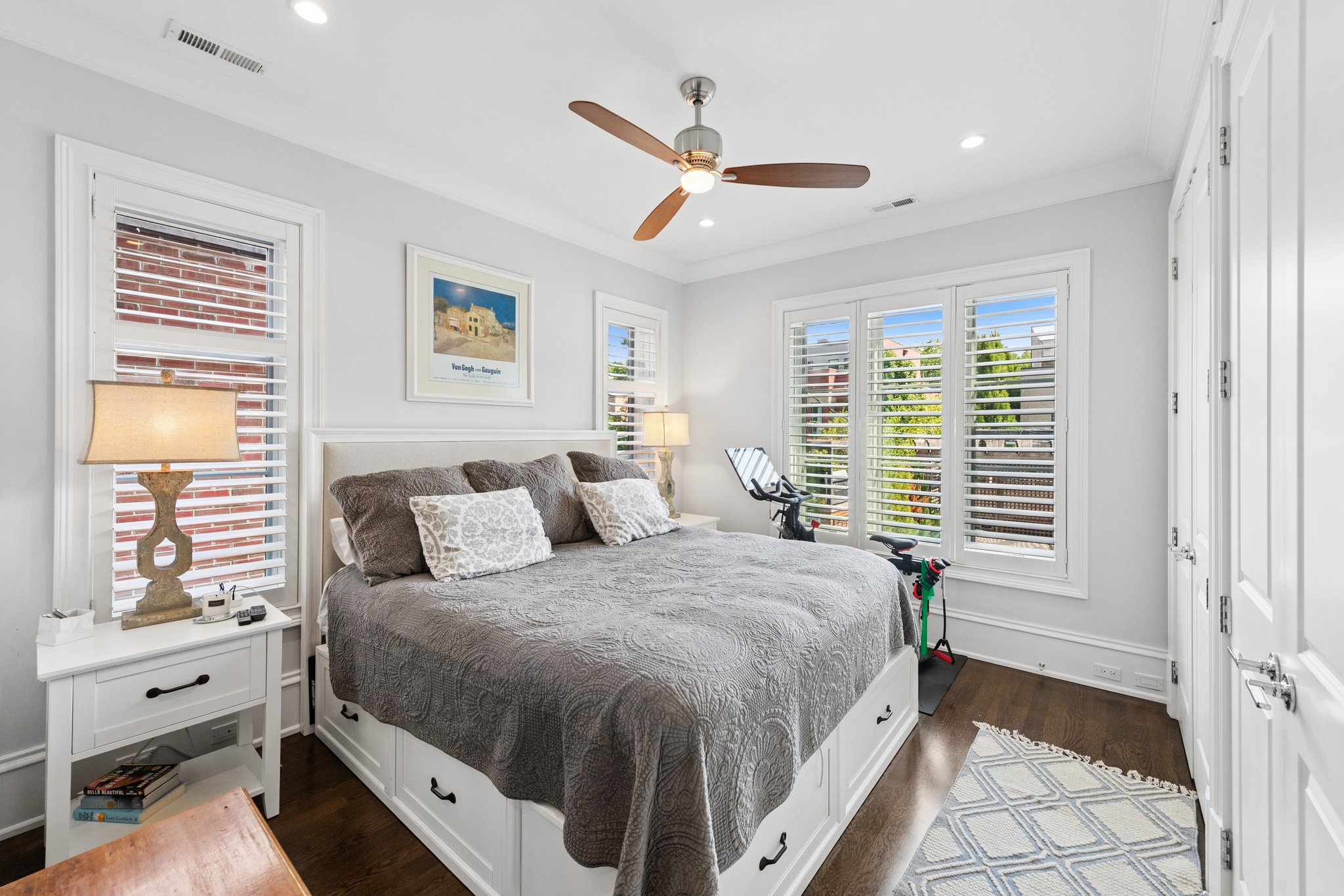 1909 N Bissell St 2_007.jpg