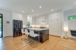 Kitchen/Breakfast Bar