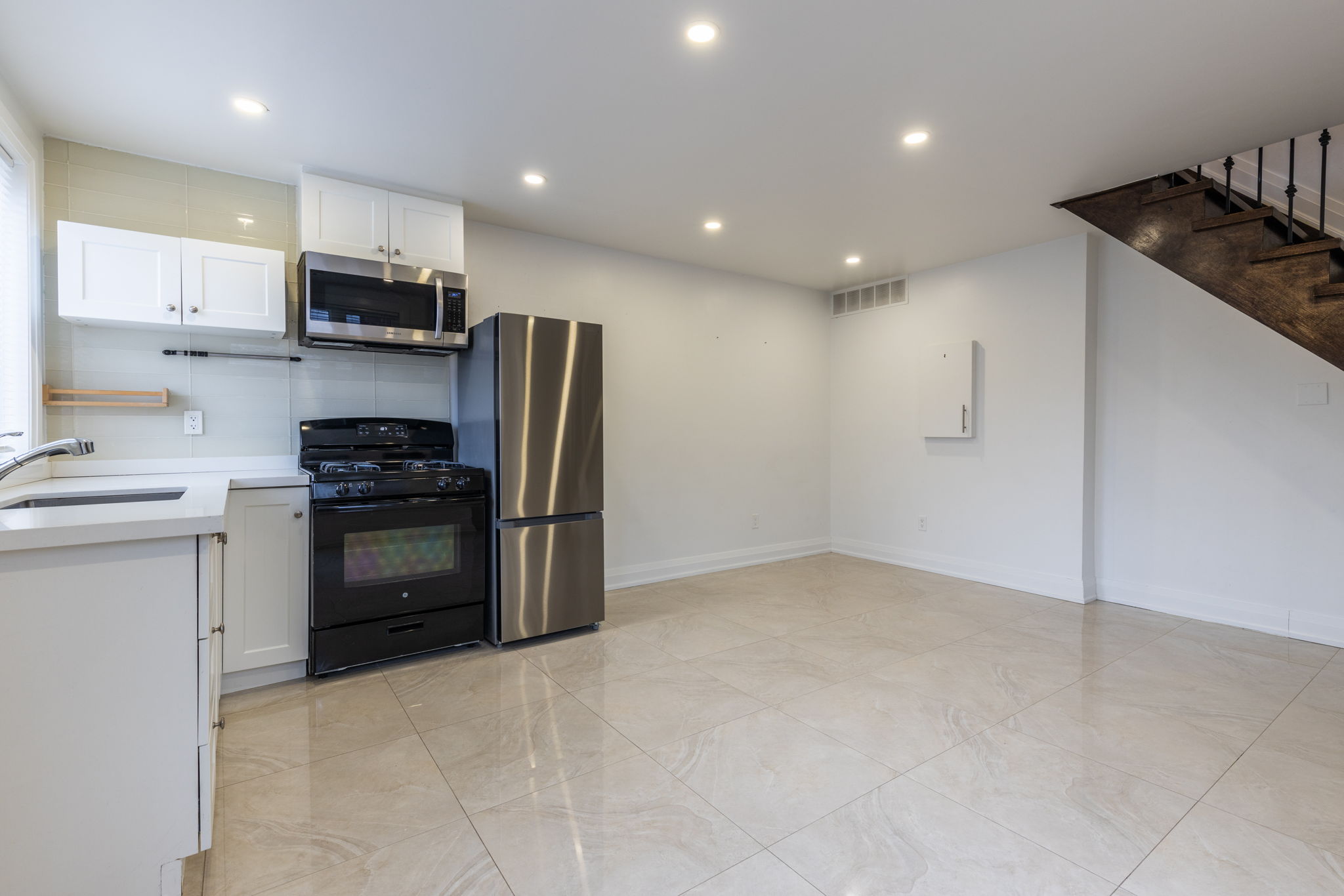 Toronto property showcase — delivered property photograph 4