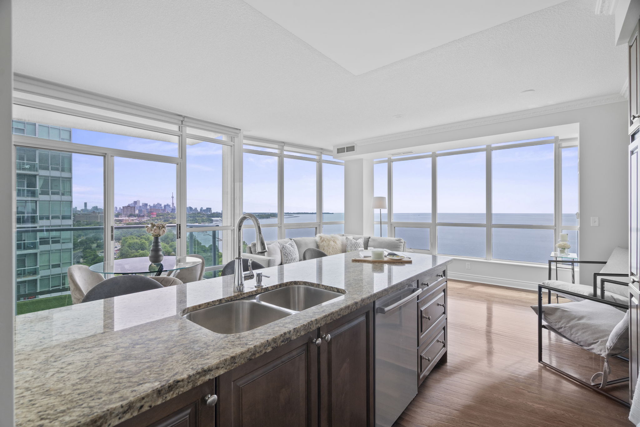 1910 Lake Shore Blvd W Unit 1707 Toronto, ON M6S 1A2