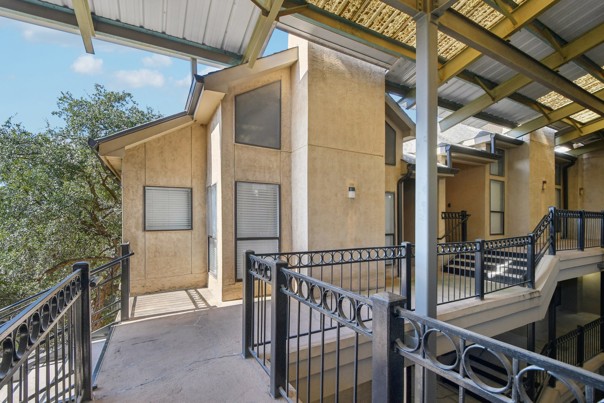 Robbins Pl 301-S1511-004.jpg