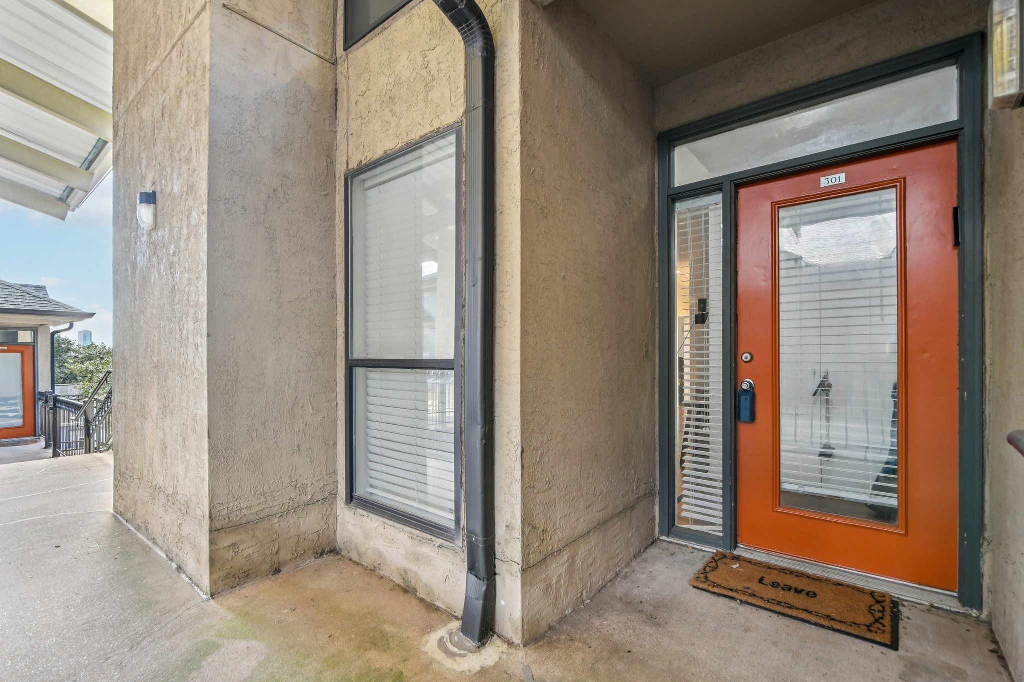 Robbins Pl 301-S1511-006jpg