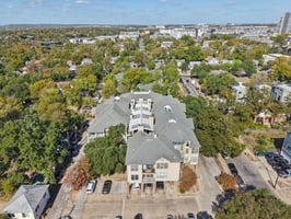 Robbins Pl 301-S1511-035.jpg