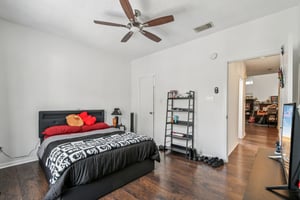 Robbins Pl 301-S1511-022.jpg