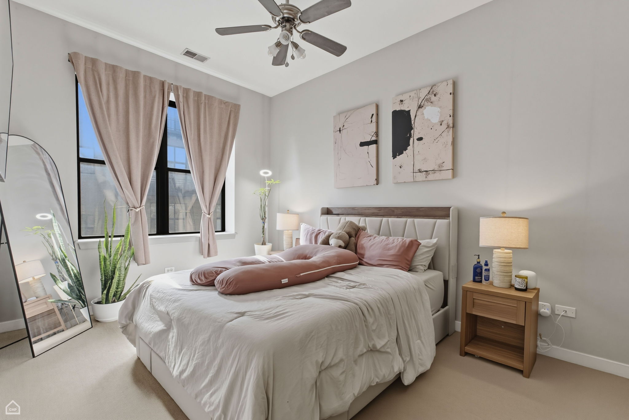 1910 S Michigan Ave 302 - Brady Miller_CHP2026_009