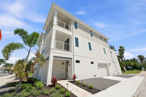 Front Exterior4