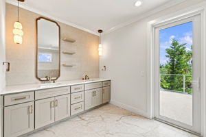 Upper Level Primary Bathroonm1b
