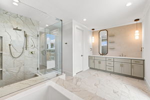 Upper Level Primary Bathroonm1f