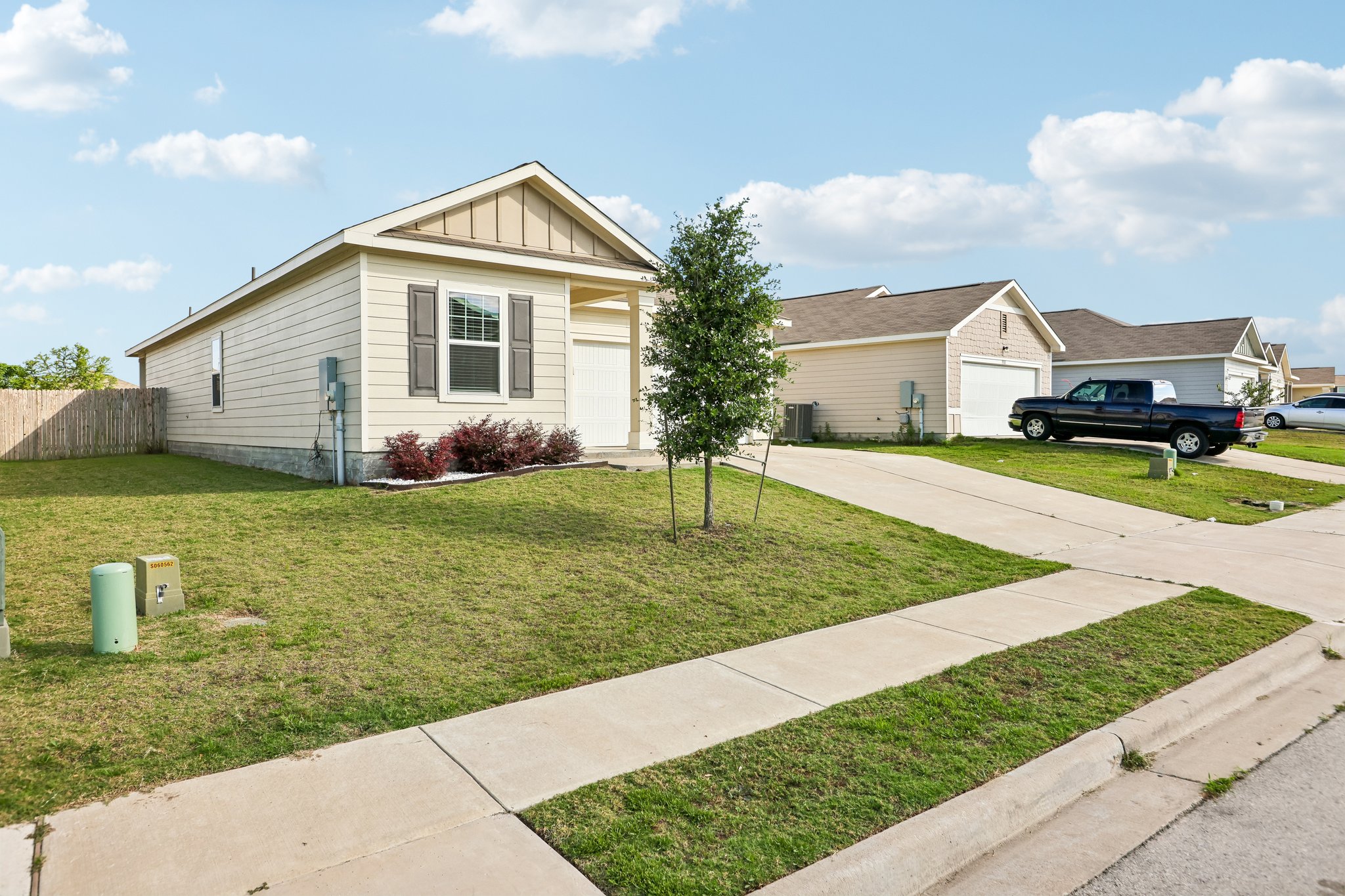 Mike Mansfield Rd-S0106-006.jpg