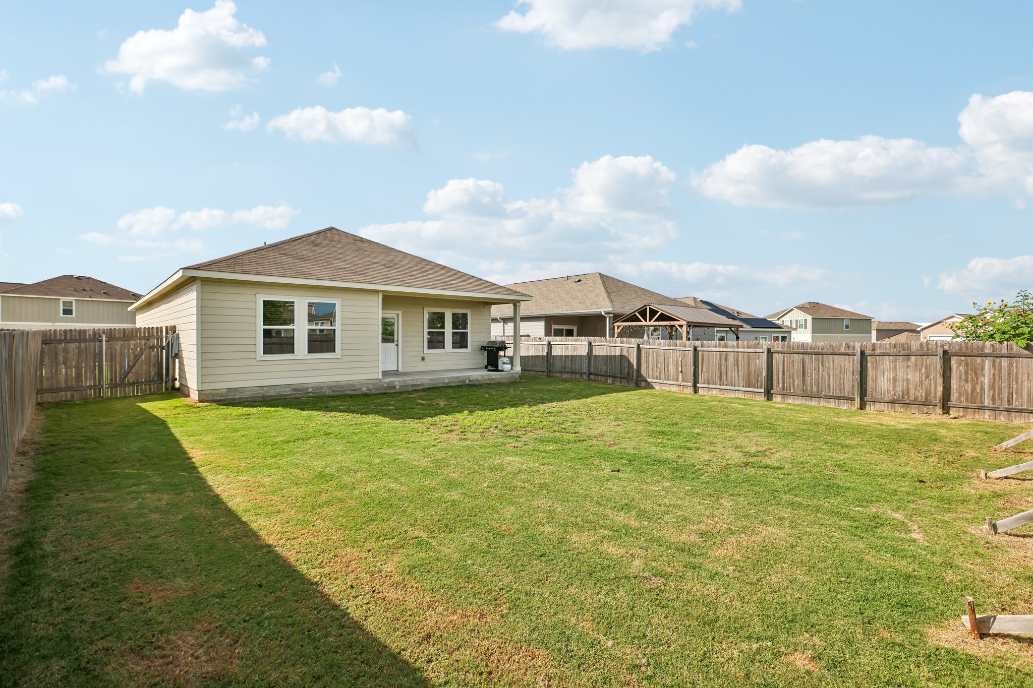 Mike Mansfield Rd-S0106-036.jpg