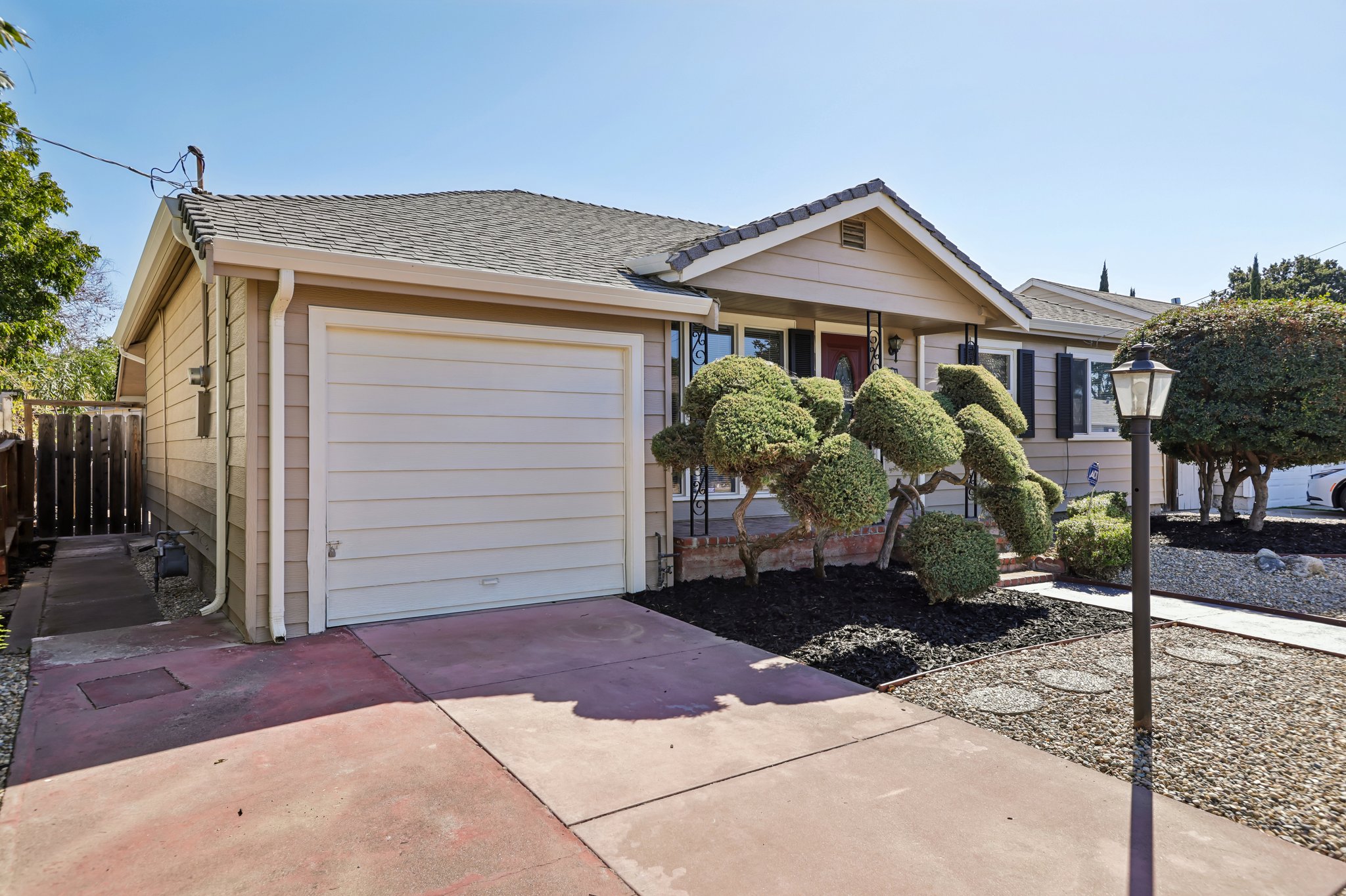  1911 Birch Ave-S0510-002.jpg