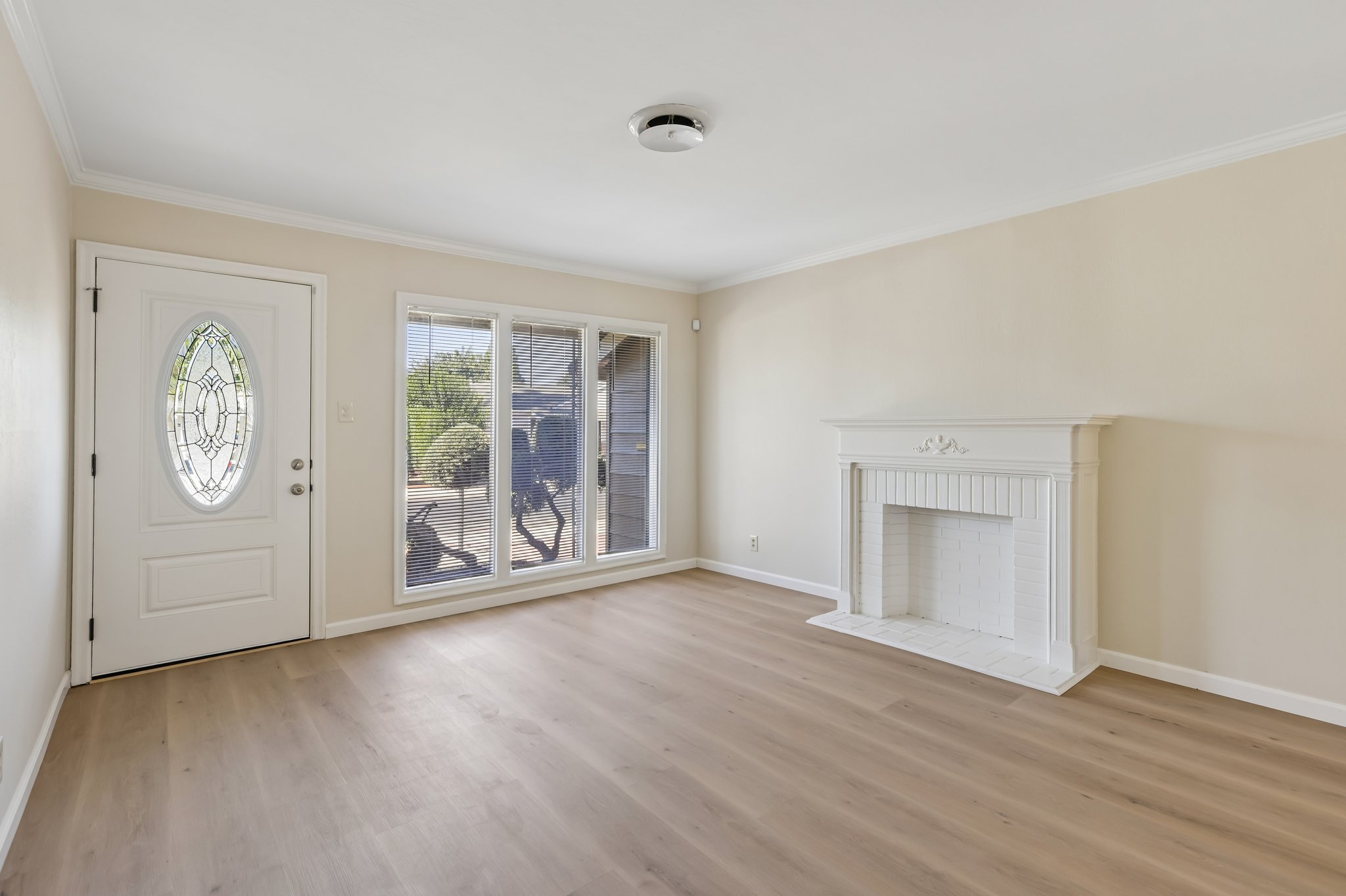  1911 Birch Ave-S0510-004.jpg
