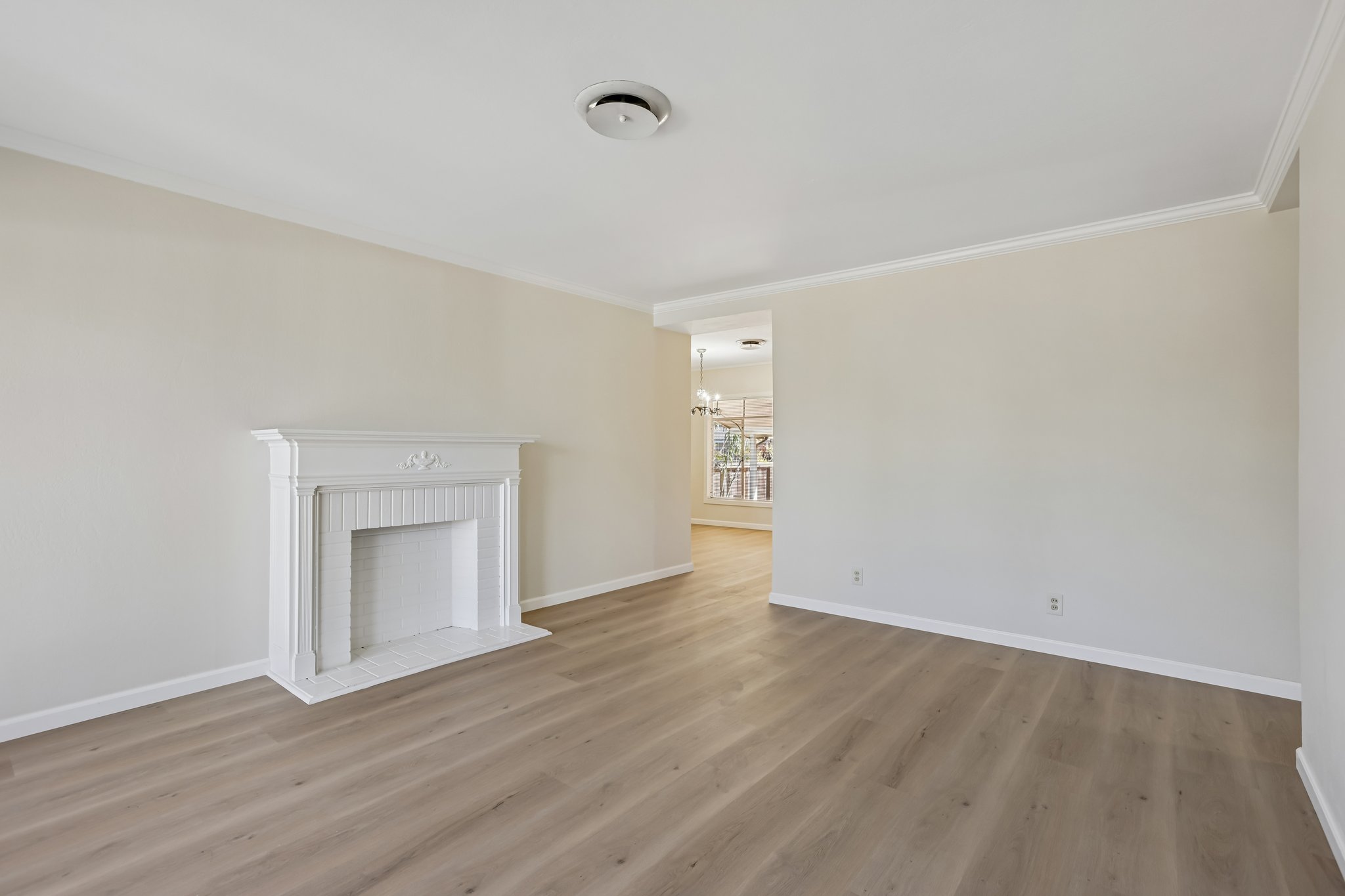  1911 Birch Ave-S0510-005.jpg