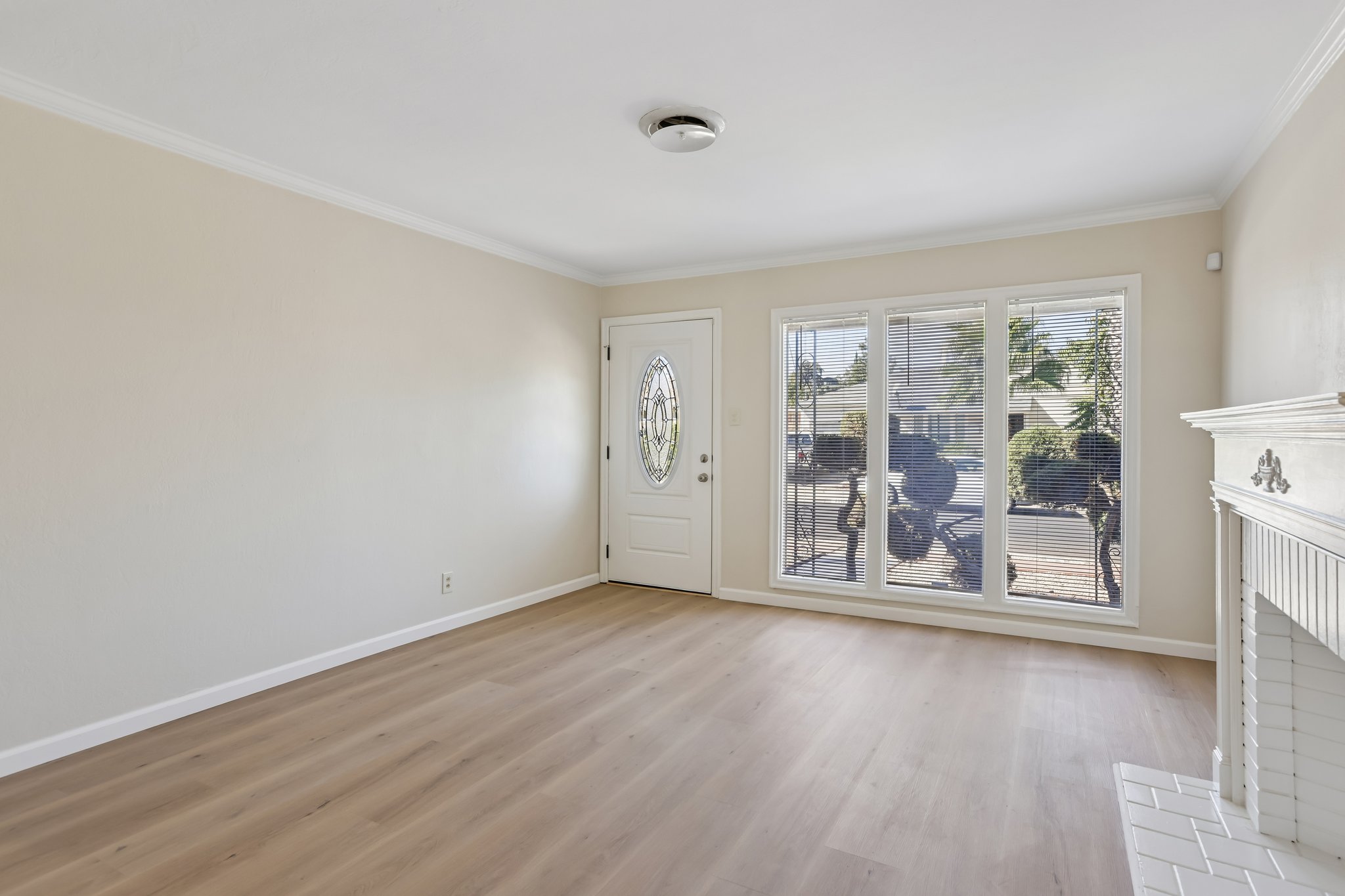  1911 Birch Ave-S0510-006.jpg