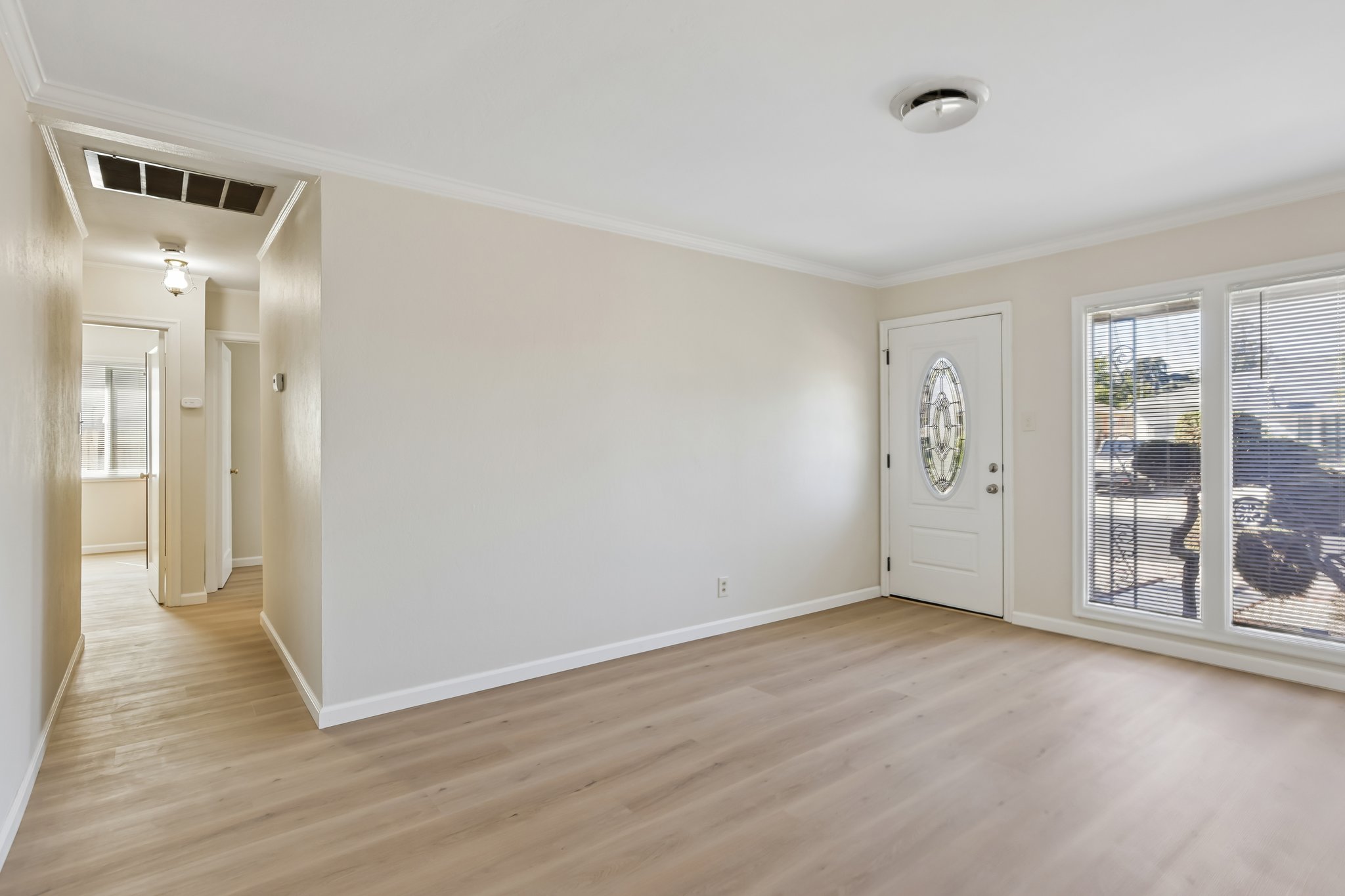  1911 Birch Ave-S0510-008.jpg