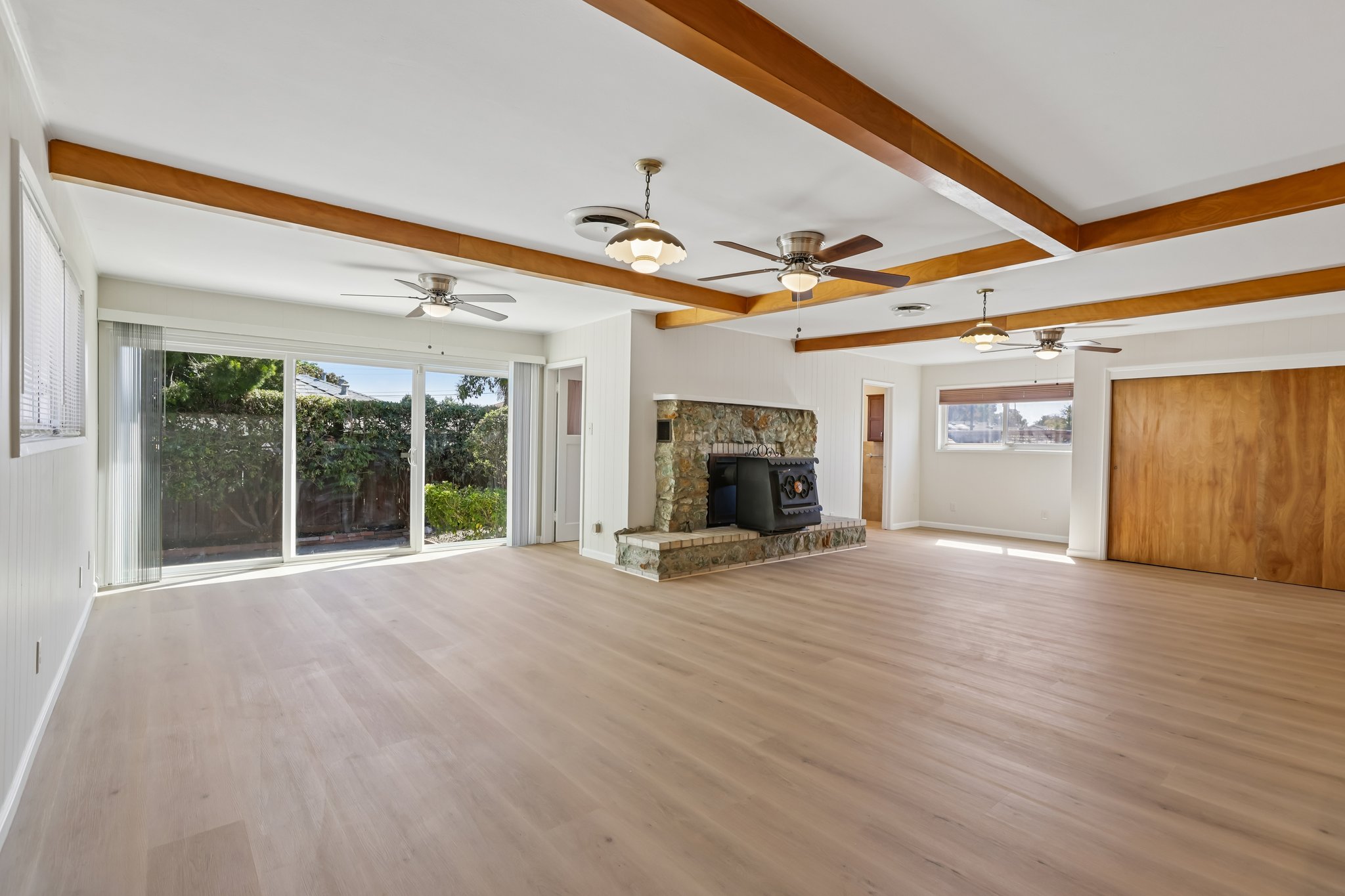  1911 Birch Ave-S0510-010.jpg