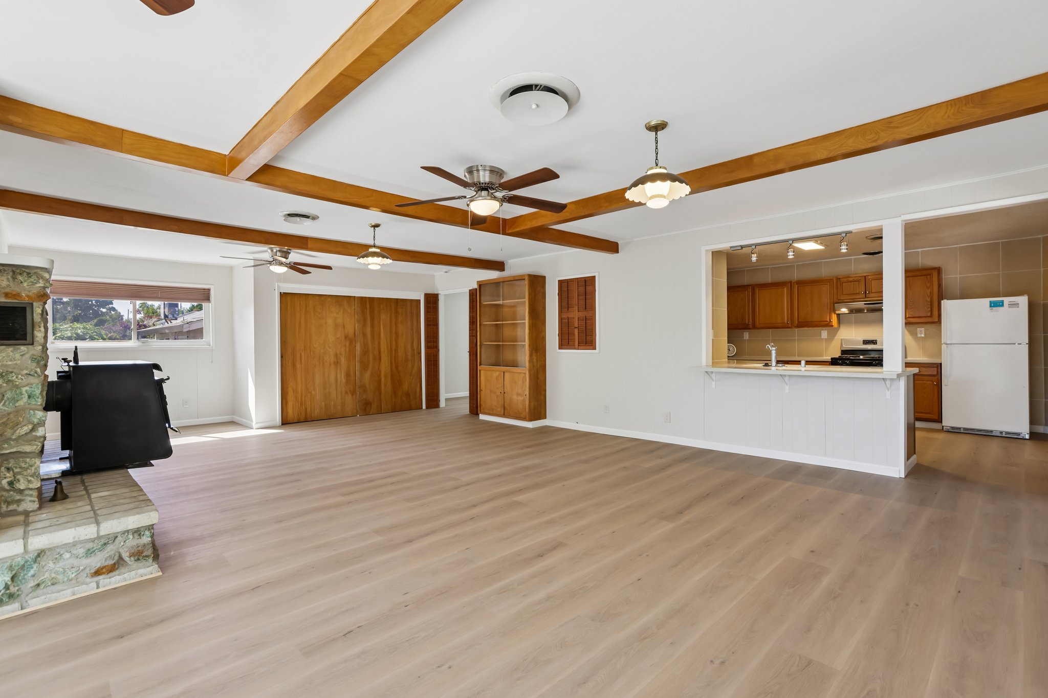  1911 Birch Ave-S0510-011.jpg