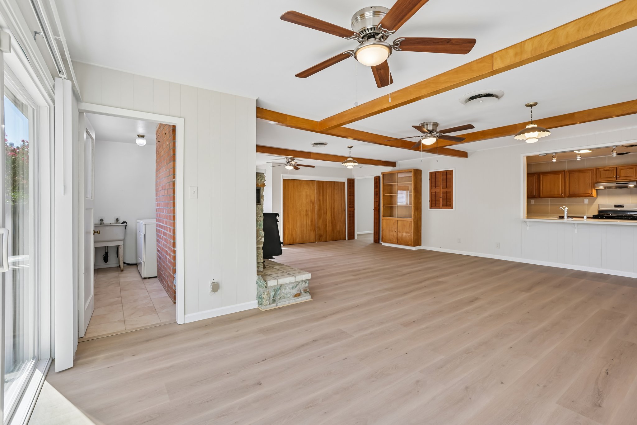  1911 Birch Ave-S0510-012.jpg