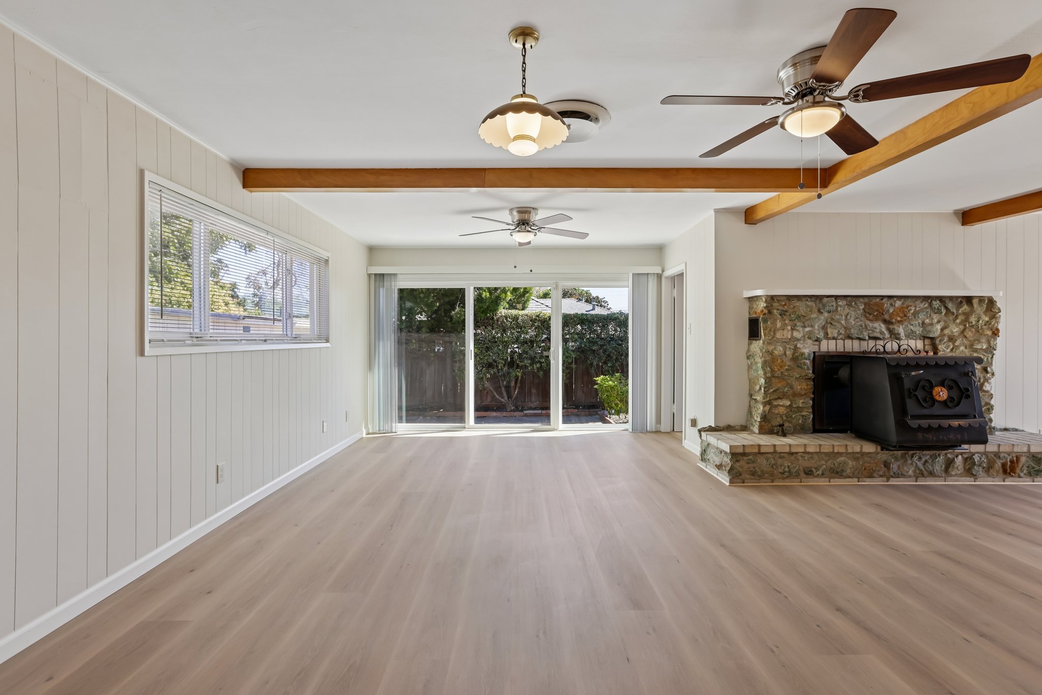  1911 Birch Ave-S0510-013.jpg