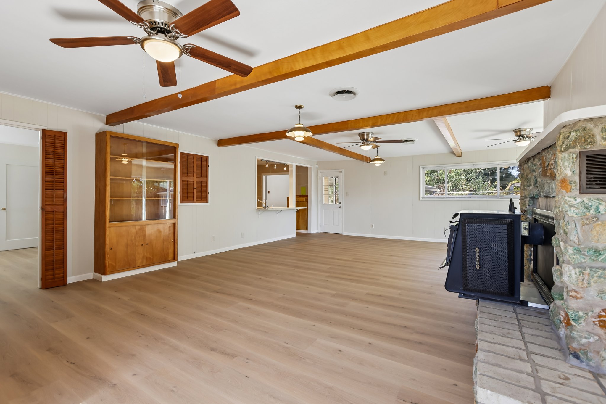  1911 Birch Ave-S0510-014.jpg