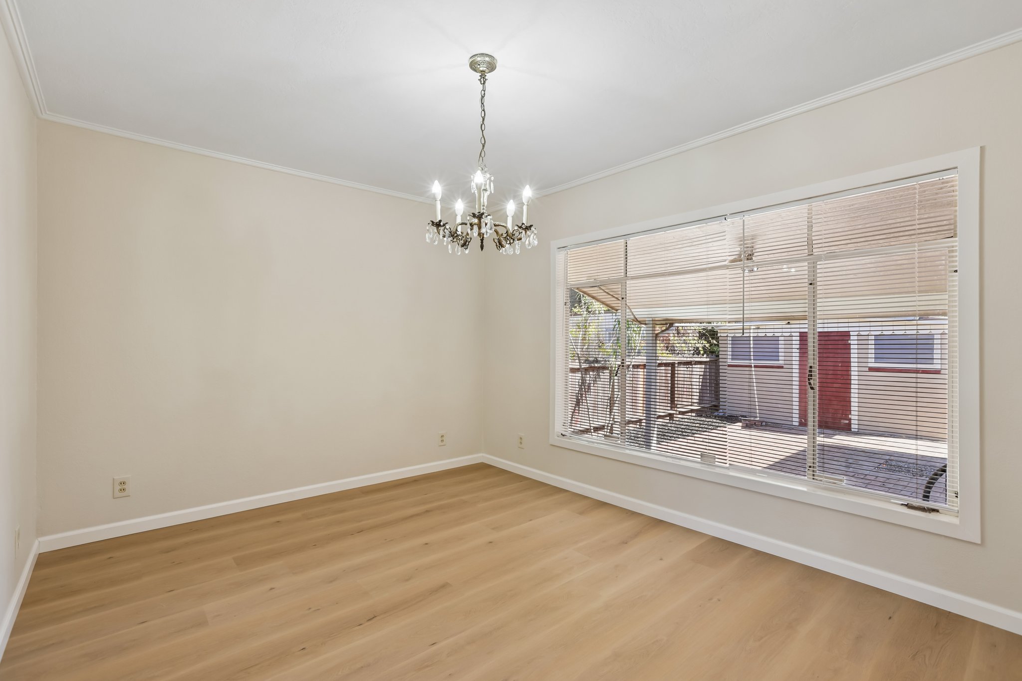  1911 Birch Ave-S0510-016.jpg