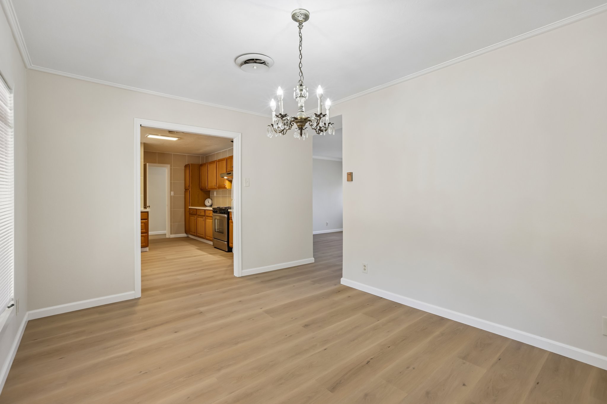  1911 Birch Ave-S0510-017.jpg
