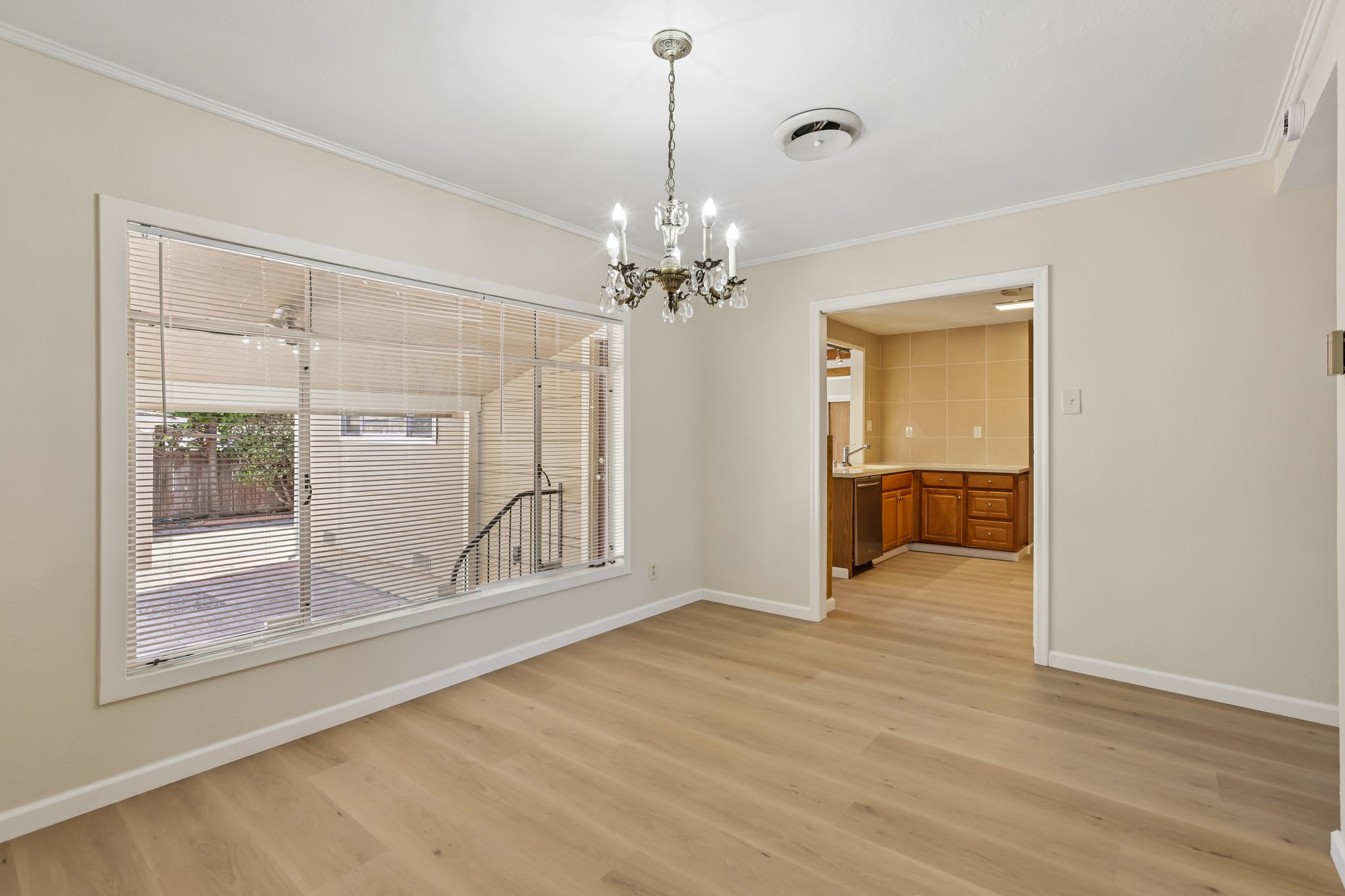  1911 Birch Ave-S0510-018.jpg