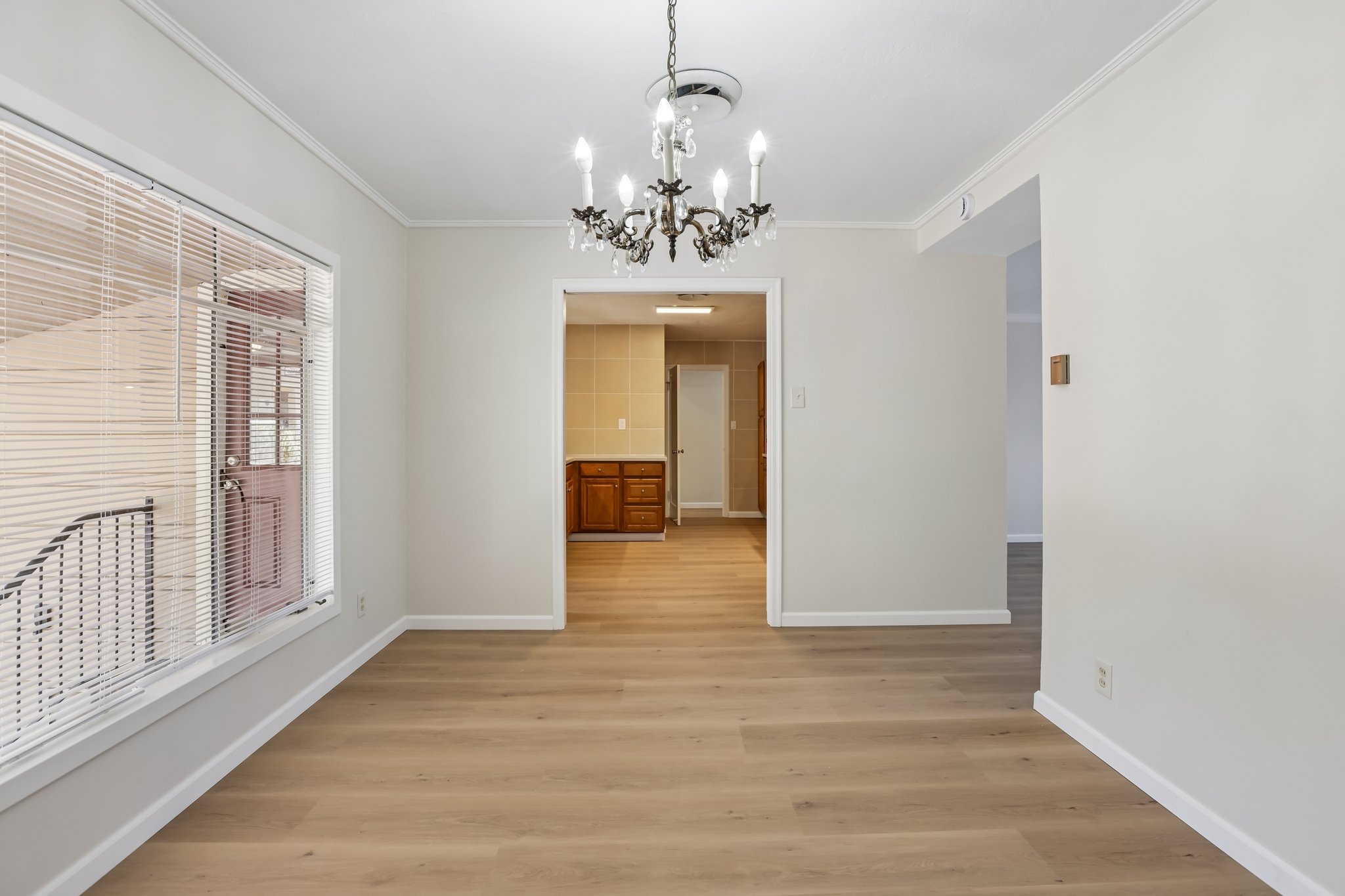  1911 Birch Ave-S0510-019.jpg
