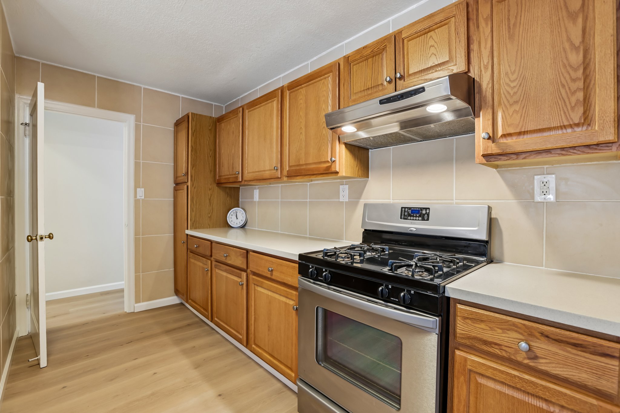  1911 Birch Ave-S0510-021.jpg