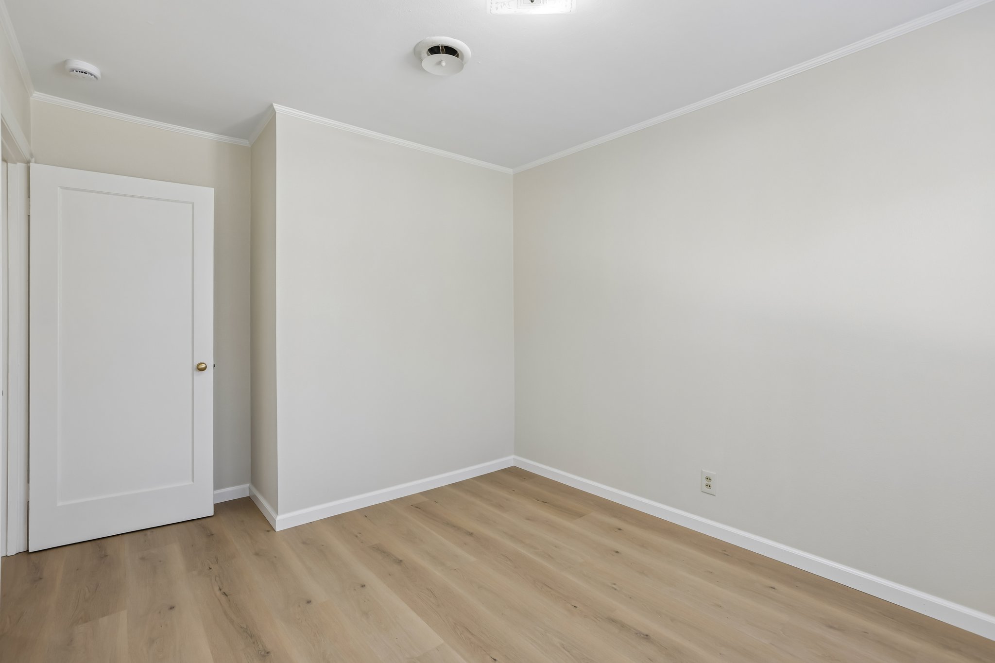  1911 Birch Ave-S0510-028.jpg
