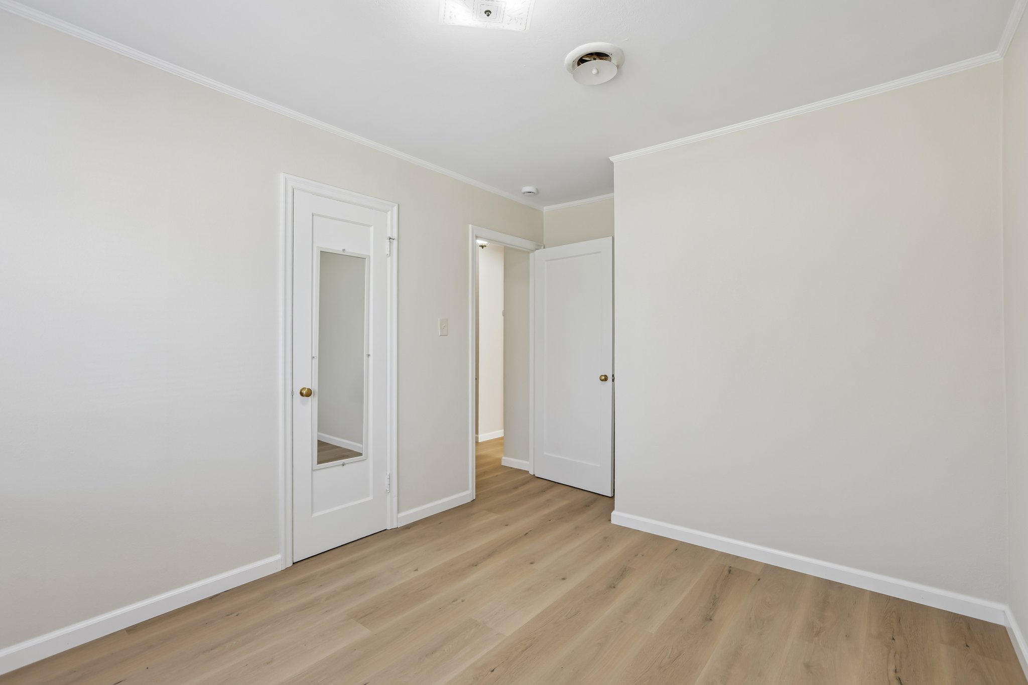  1911 Birch Ave-S0510-029.jpg