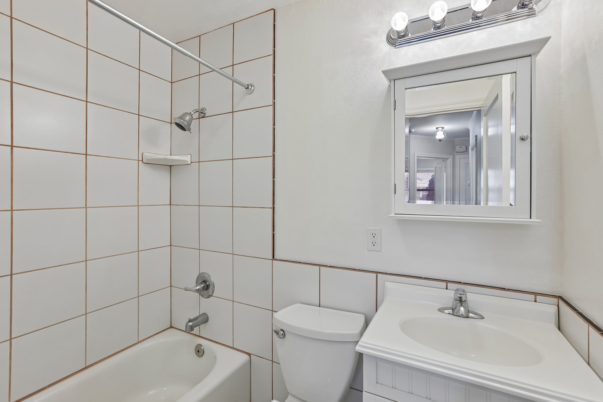  1911 Birch Ave-S0510-030.jpg