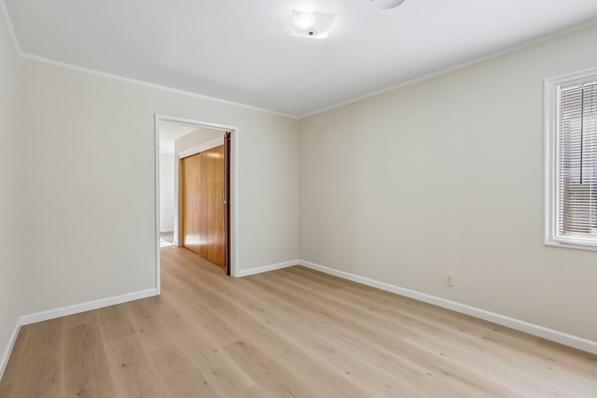  1911 Birch Ave-S0510-031.jpg