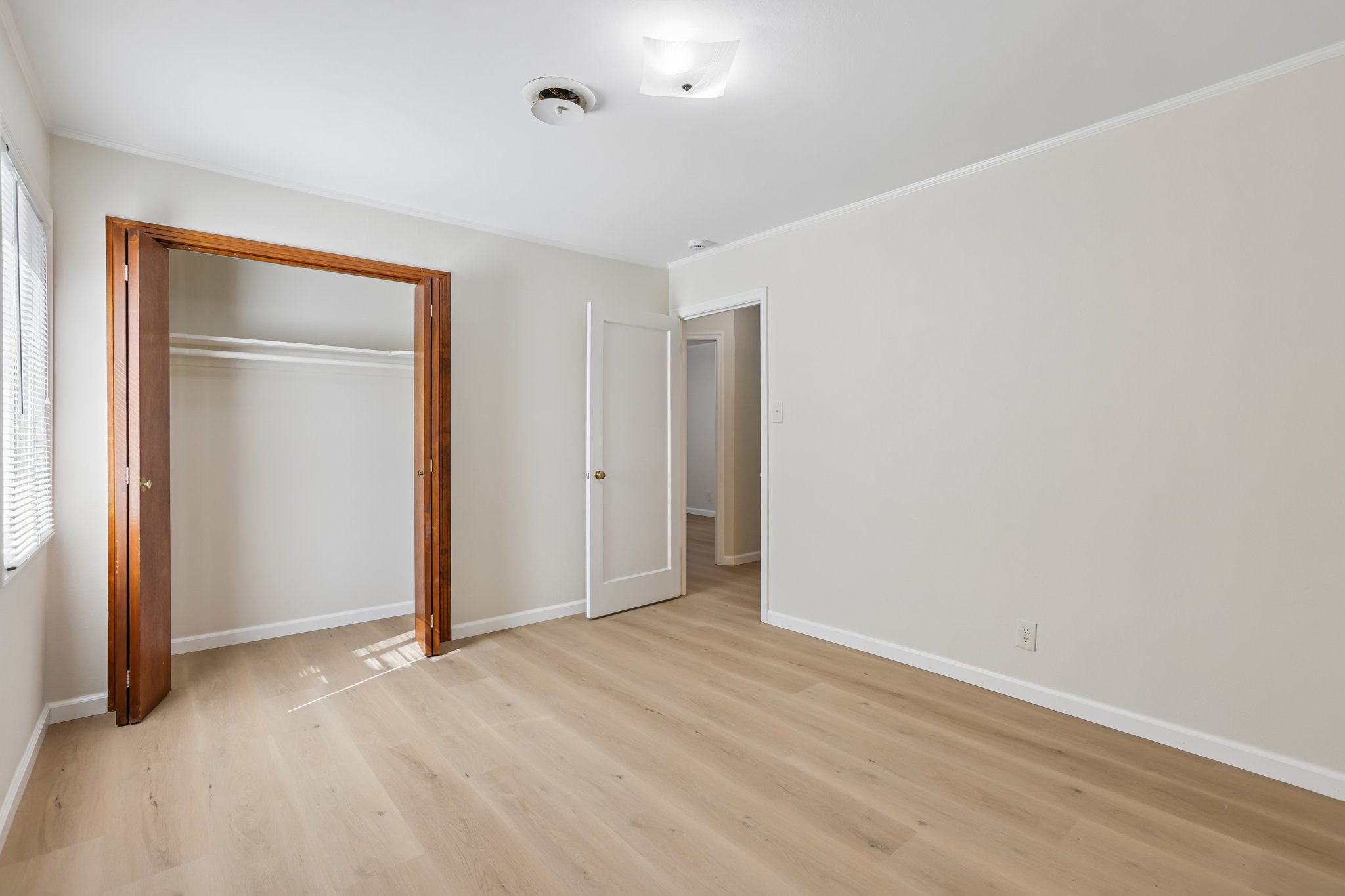  1911 Birch Ave-S0510-032.jpg