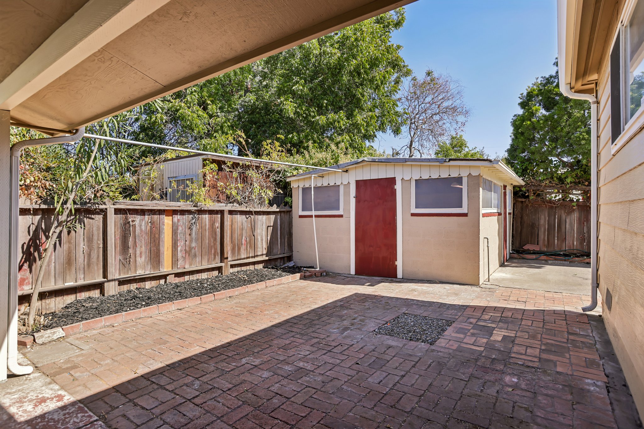 1911 Birch Ave-S0510-046.jpg