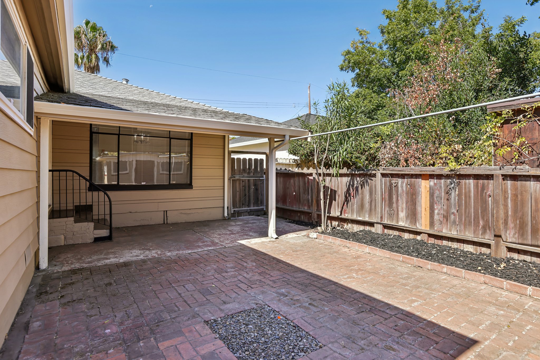  1911 Birch Ave-S0510-047.jpg