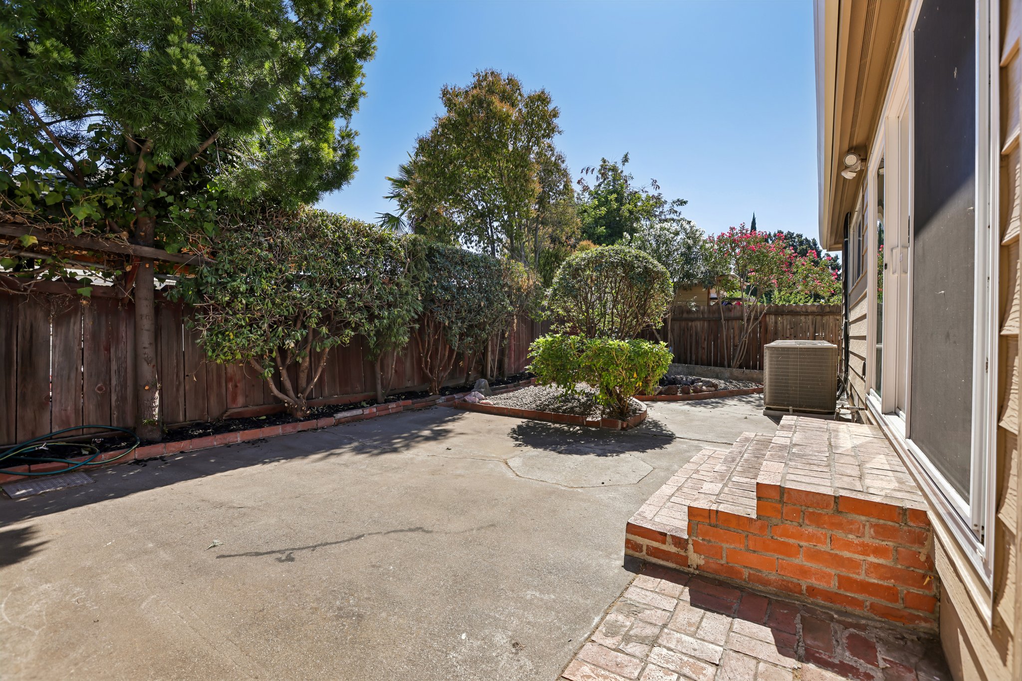  1911 Birch Ave-S0510-052.jpg