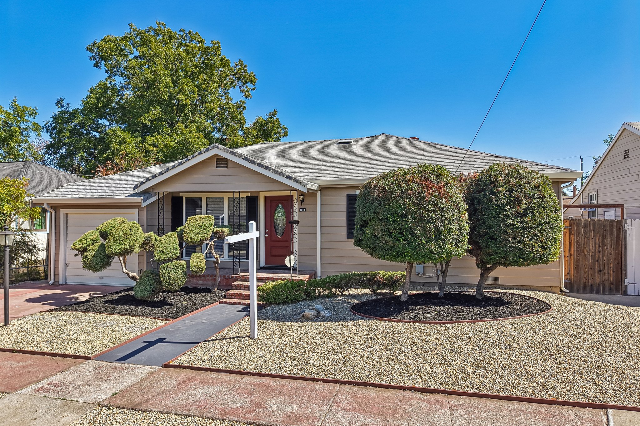  1911 Birch Ave-S0510-054.jpg