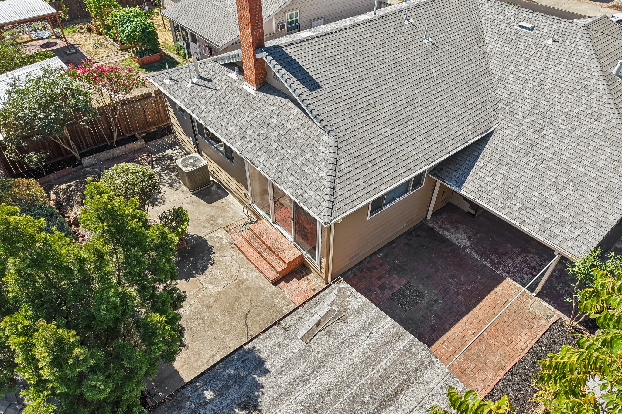  1911 Birch Ave-S0510-056.jpg