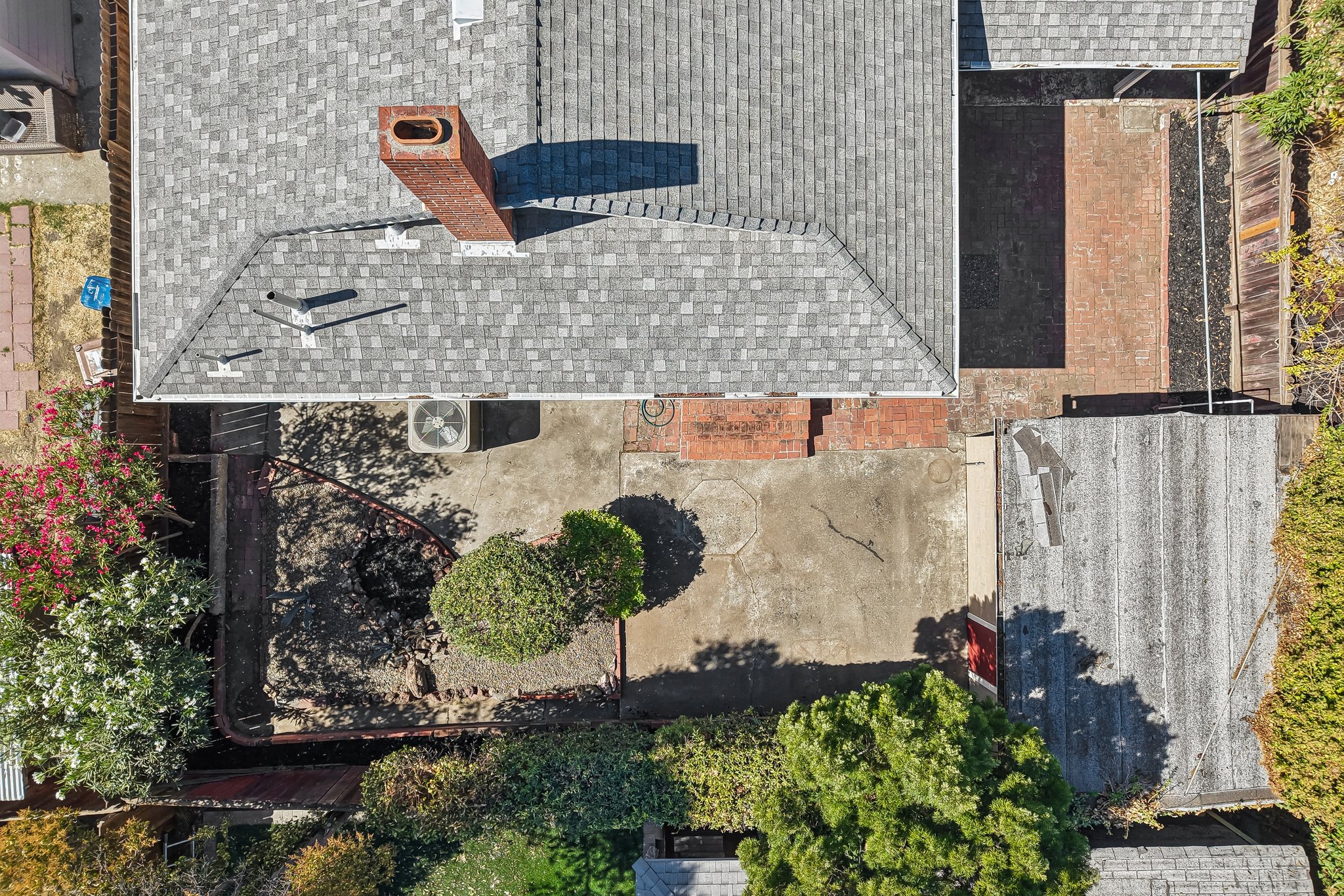  1911 Birch Ave-S0510-057.jpg