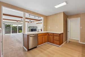  1911 Birch Ave-S0510-023.jpg