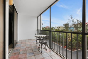 Front Balcony - 495A4036 (1)