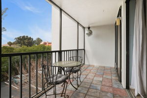 Front Balcony - 495A4040 (1)