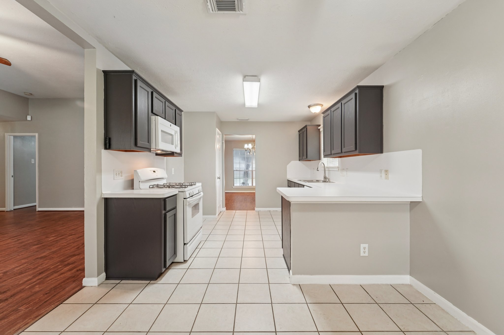 Forest Ridge Dr-1206-007.jpg