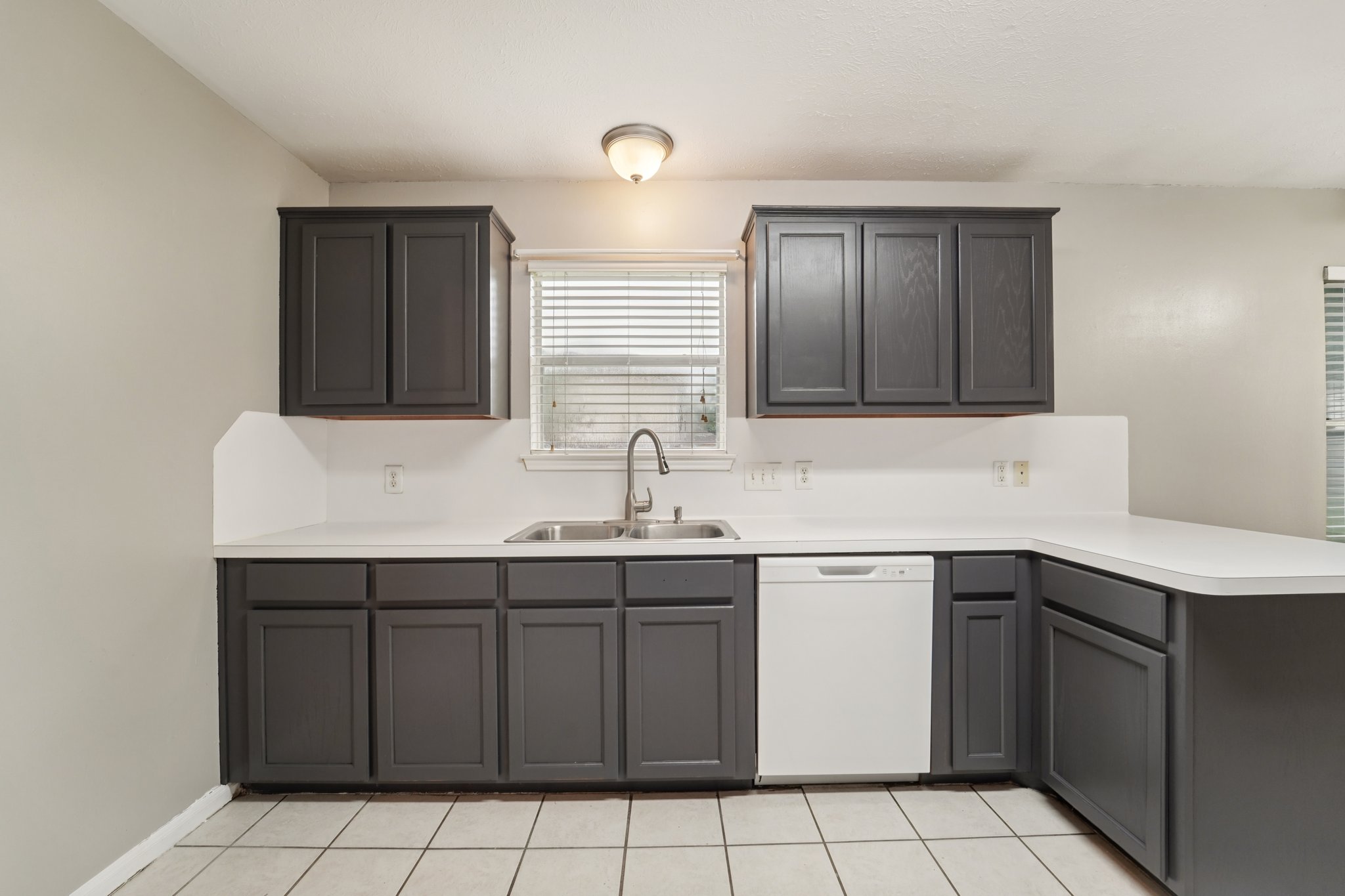 Forest Ridge Dr-1206-011.jpg