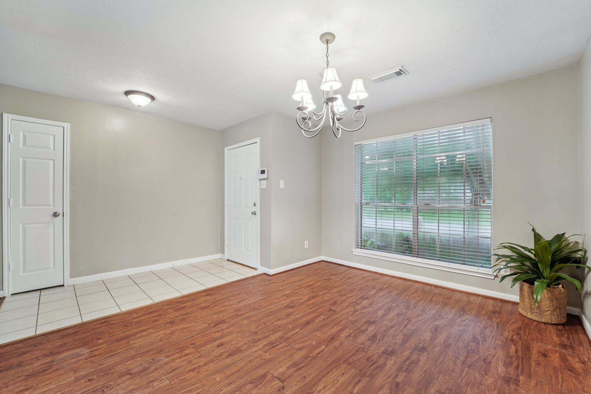 Forest Ridge Dr-1206-013.jpg