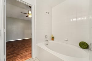 Forest Ridge Dr-1206-029.jpg